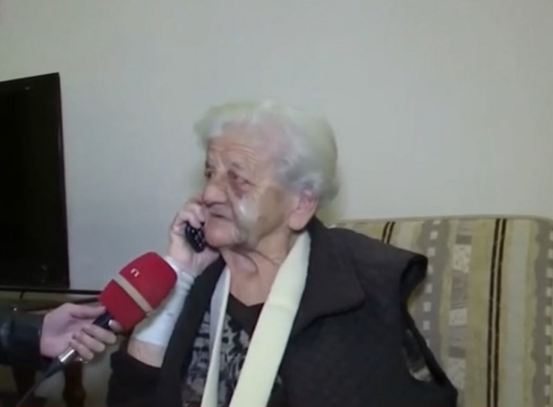 Shocks the 82-year-old who was brutally beaten by a robber inside her house in Viotia