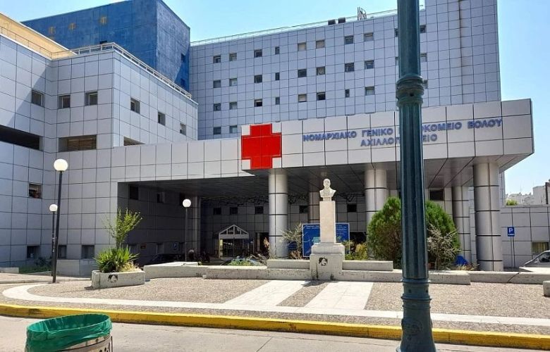 A young cyclist was taken to Volos hospital injured after a collision with a car