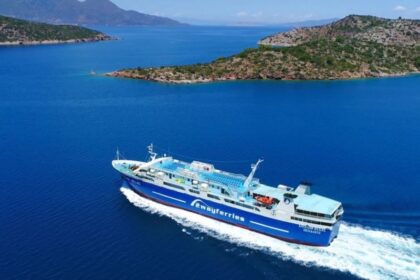 Mechanical failure on the ship "APOLLON HELLAS" before it set sail for Aegina