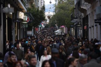 «Ζεστάθηκε» η αγορά από την αυξημένη κίνηση στα καταστήματα – Ανοικτά τα καταστήματα την Κυριακή