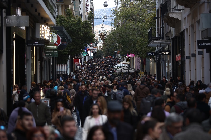 «Ζεστάθηκε» η αγορά από την αυξημένη κίνηση στα καταστήματα – Ανοικτά τα καταστήματα την Κυριακή