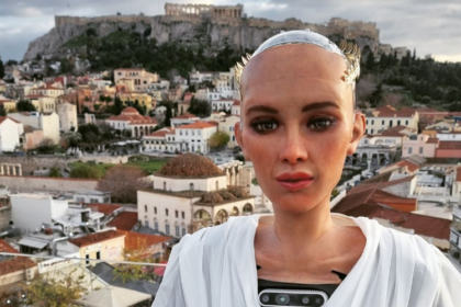 In Athens the most famous artificial intelligence robot – “Sophia” speaks fluent Greek and… poses on the Acropolis