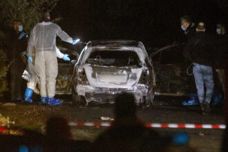 Mafia murder in Mandra: Christos Gialias received a barrage of fire and was burned 200 meters from his house
