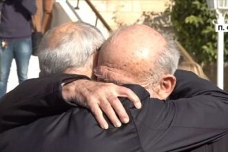 Giorgos Lianis and Yiannis Dimaras broke up hugging at the funeral of Kostas Hardavellas