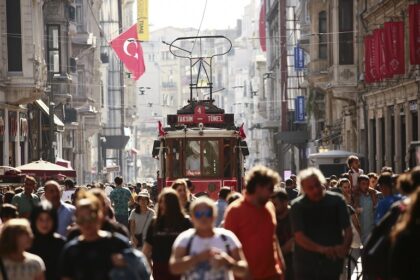 Large tourist flow of Turkish citizens to the islands of the northern Aegean