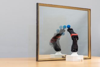 Robot learns how to move by watching themselves
