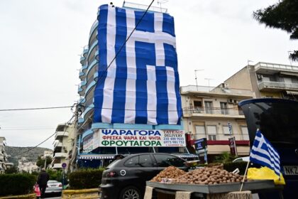 Giant Greek flag covered a seven -storey apartment building in Keratsini