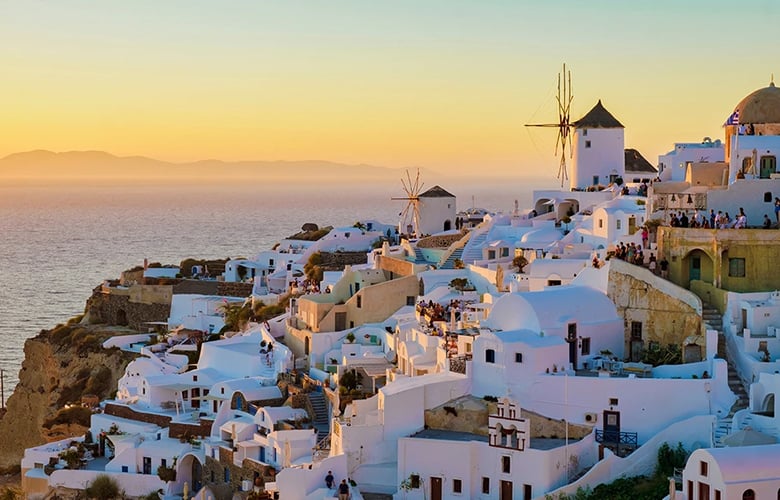 Kefalogiannis in BBC: Santorini is ready to welcome visitors