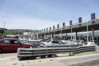 Mass exit and kilometers at the Elefsina Tolls in Attica and Malgars in Thessaloniki