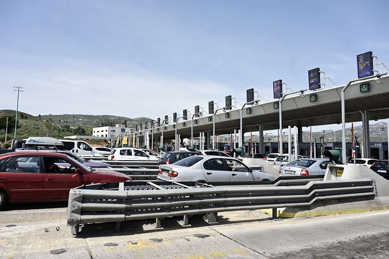 Mass exit and kilometers at the Elefsina Tolls in Attica and Malgars in Thessaloniki
