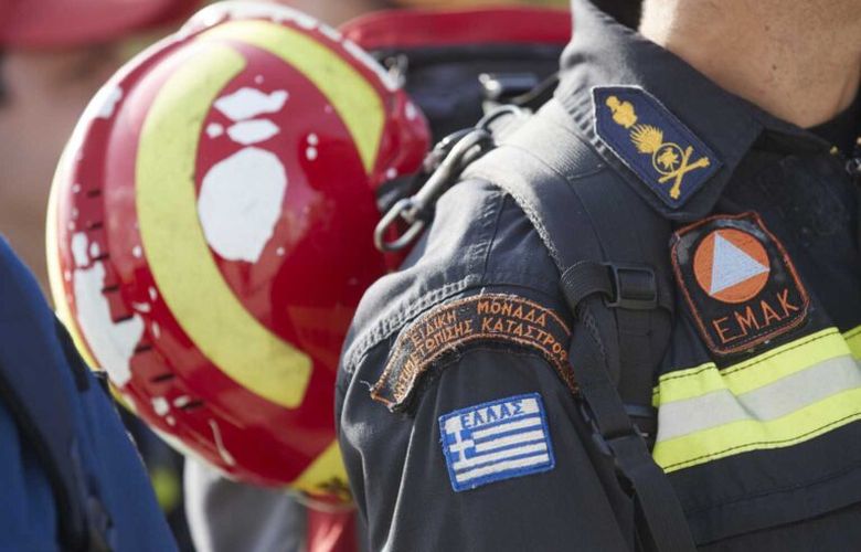 Firefighters pulled 45 -year -old injured on rocks on Skala Fourkas Halkidiki