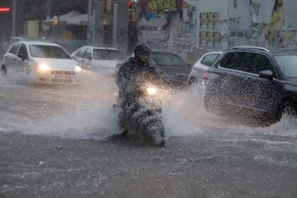 How will the bad weather moves in the next few hours - which areas will hit