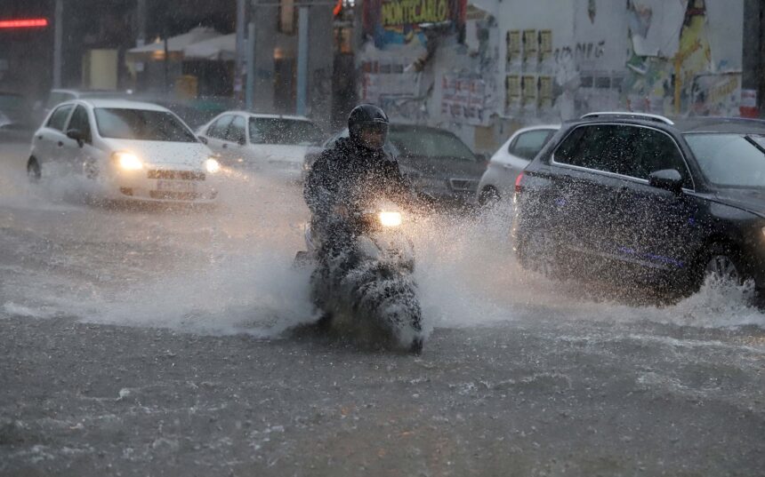 How will the bad weather moves in the next few hours - which areas will hit