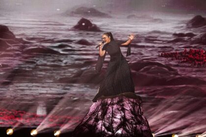 In the Eurovision final the "Asteromata" - Claudia's statements